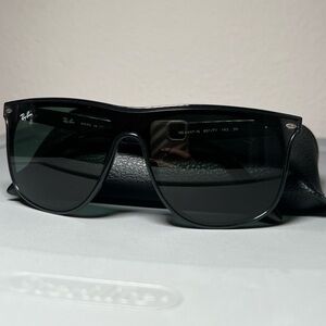 Brand New Ray-Ban sunglasses women’s
